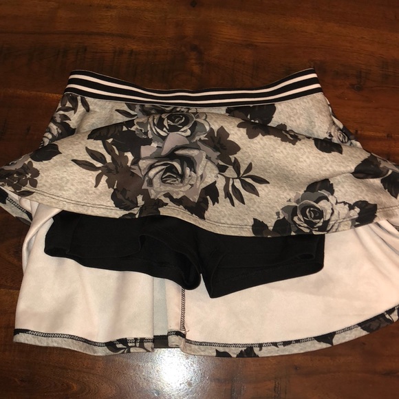 GIRLS - Picture 7 of 8